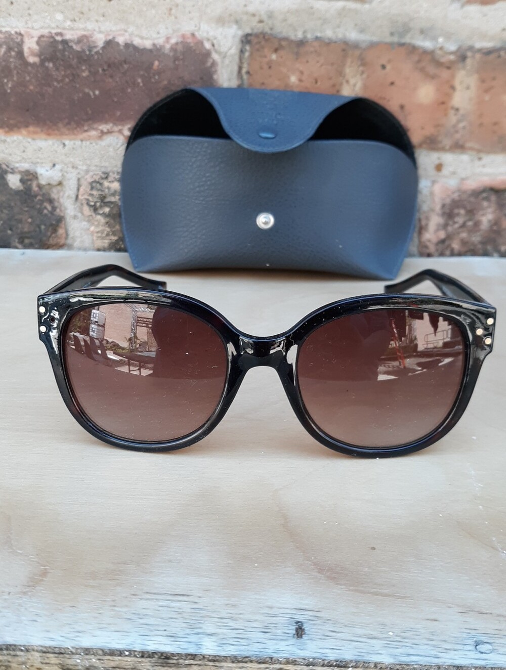Vince Camuto VC598 TS Tortoise Shell Oversized Round Cat Eye Sunglasses with Cas